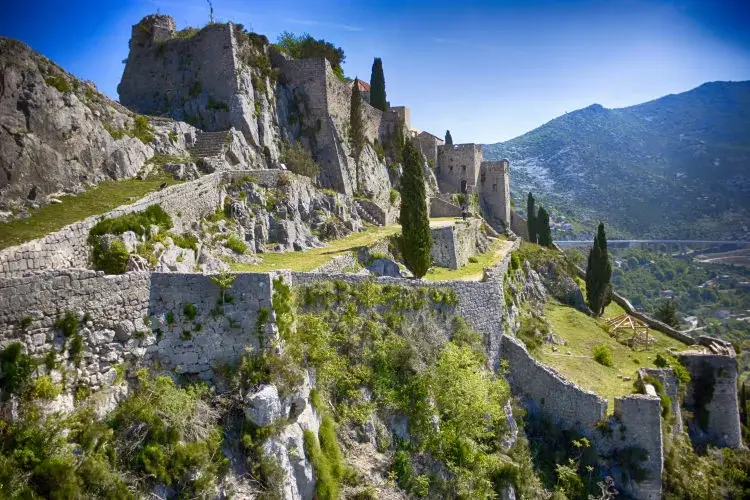Tvrđava Klis s pogledom na Split