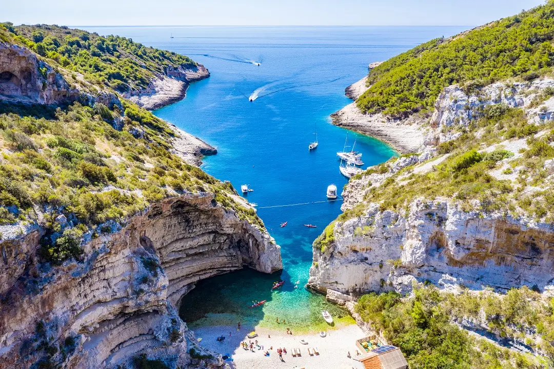 Otok Vis - Modra špilja