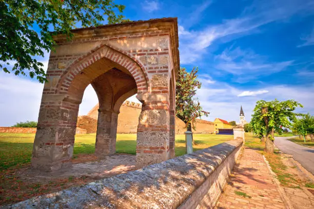 Ilok dvorac Odescalchi i vinogradi